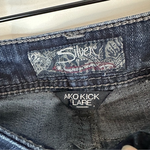 SILVER JEANS CO Women’s Size W33 Denim Aiko Kick Flare Style Fit Cropped - Picture 6 of 13